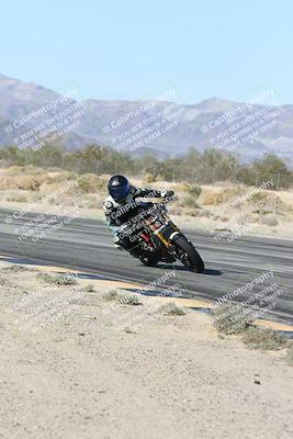 media/Dec-04-2025-Racers Edge (Thu) [[5ebc9f124d]]/3-B Group/3-Session 2 (Turn 7 Inside)/